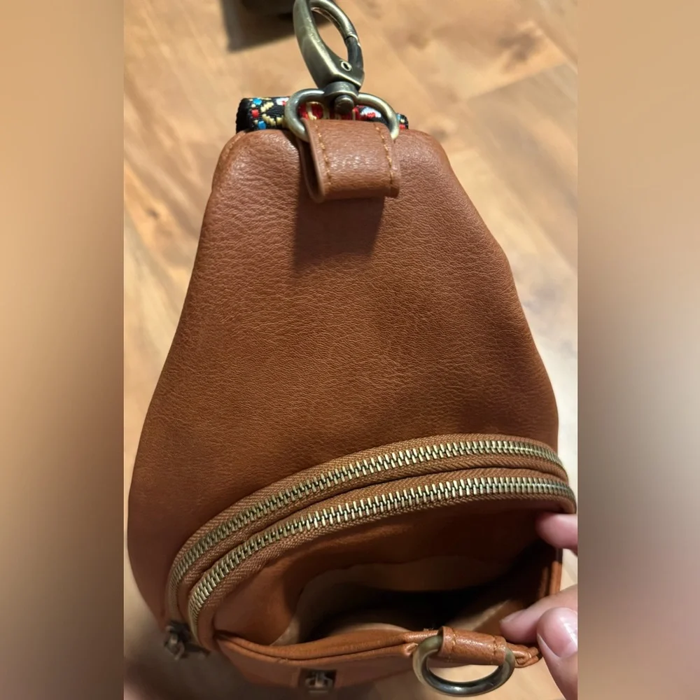 Antik Kraft Strap Sling Bag - Picture 6 of 9